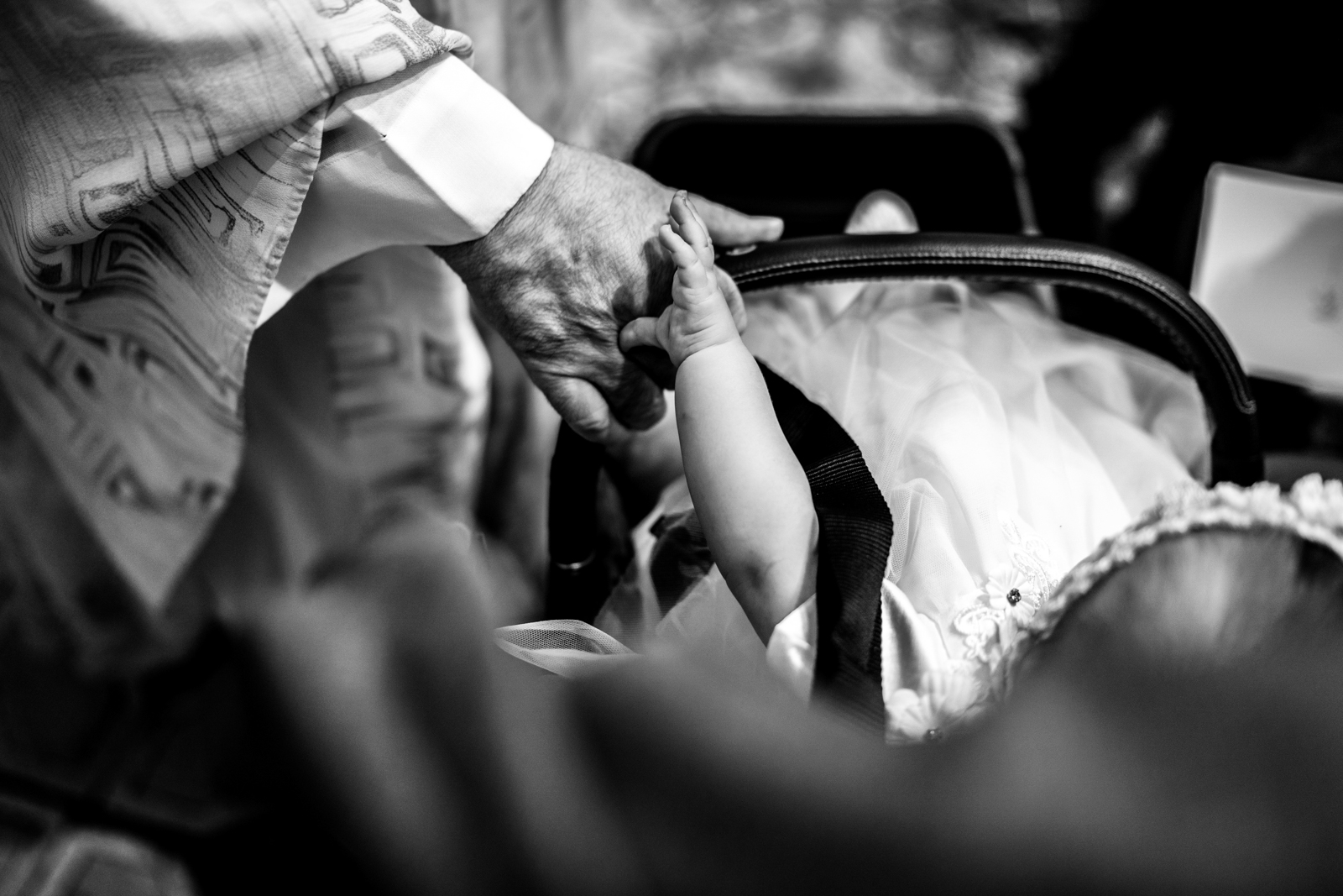 wedding foto: bambino da mano