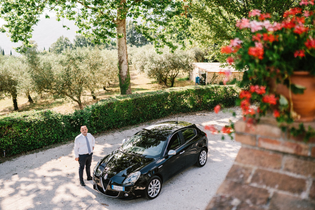 destination wedding in italia - car