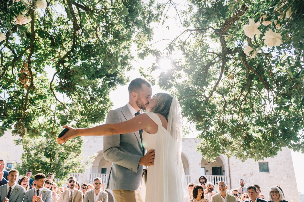 Unperfect wedding bacio sposi rito simbolico 