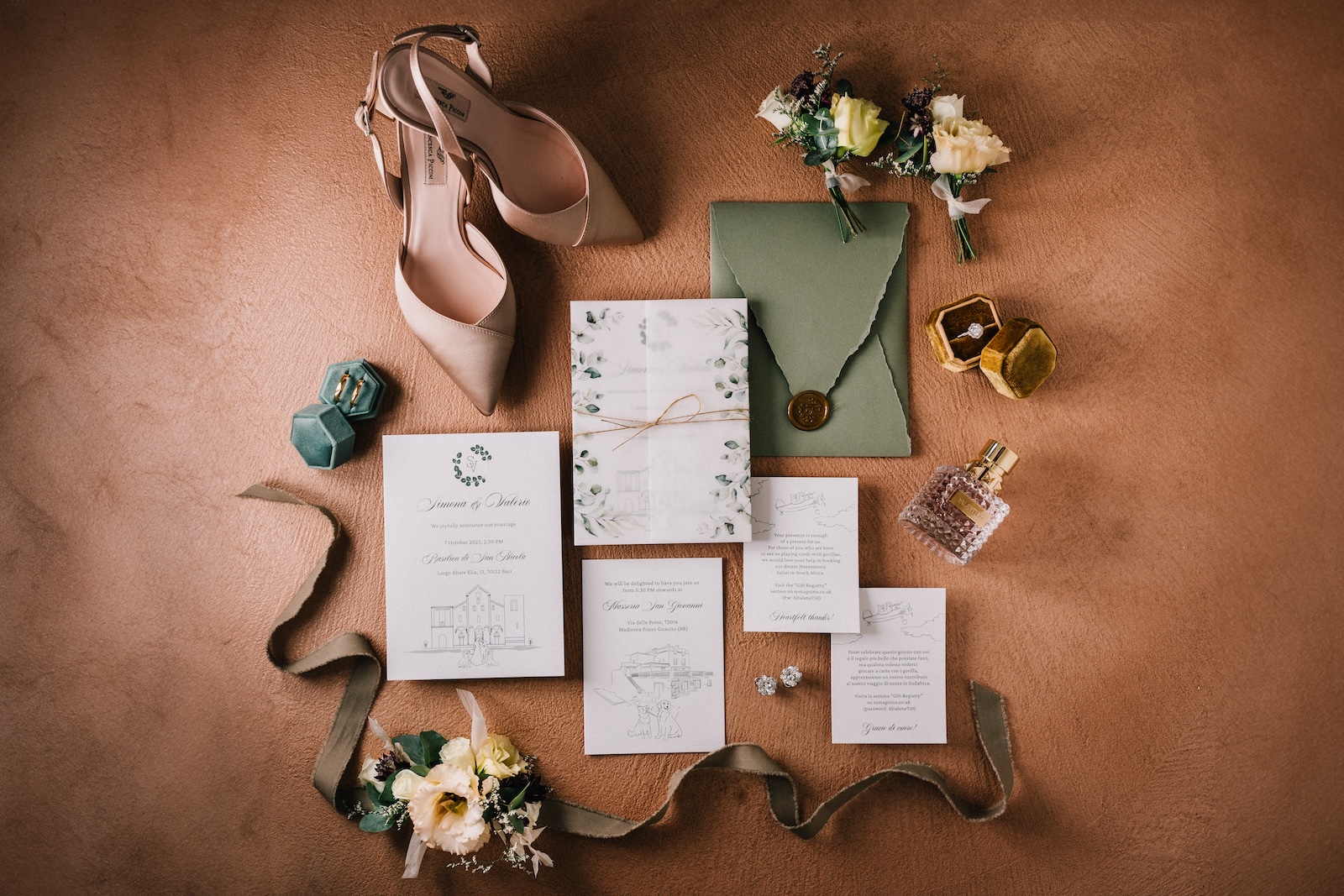 Matrimonio a Masseria San Giovanni stationary inviti scarpe sposa rosa anello di fidanzamnto profumo orecchini