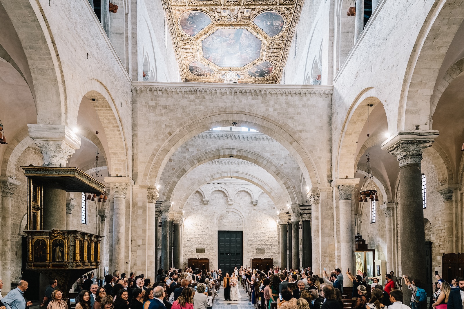 Matrimonio a Masseria San Giovanni basilica di bari ingresso sposa chiesa rito religioso