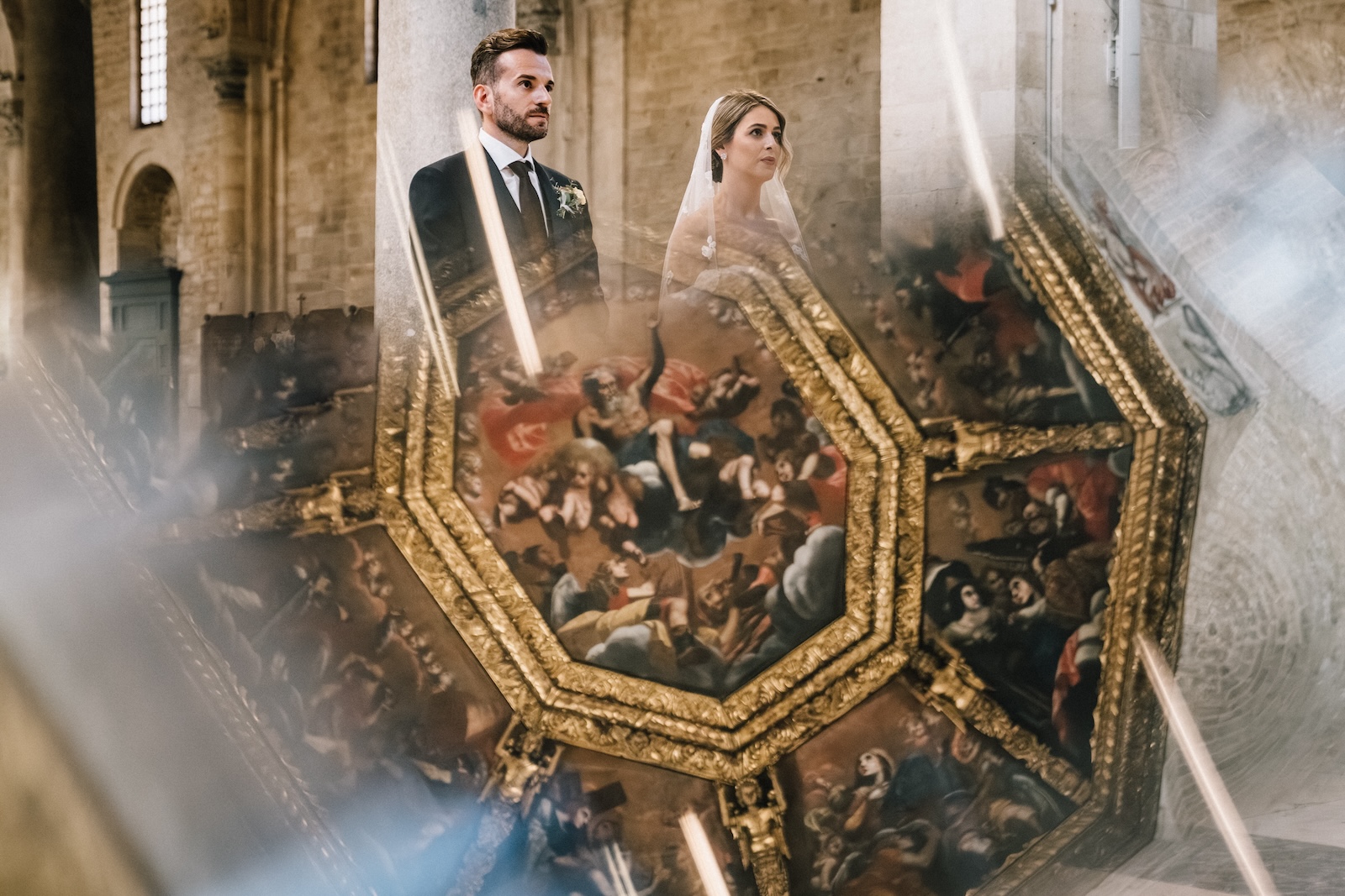 Matrimonio a Masseria San Giovanni rito religioso sposi affresco