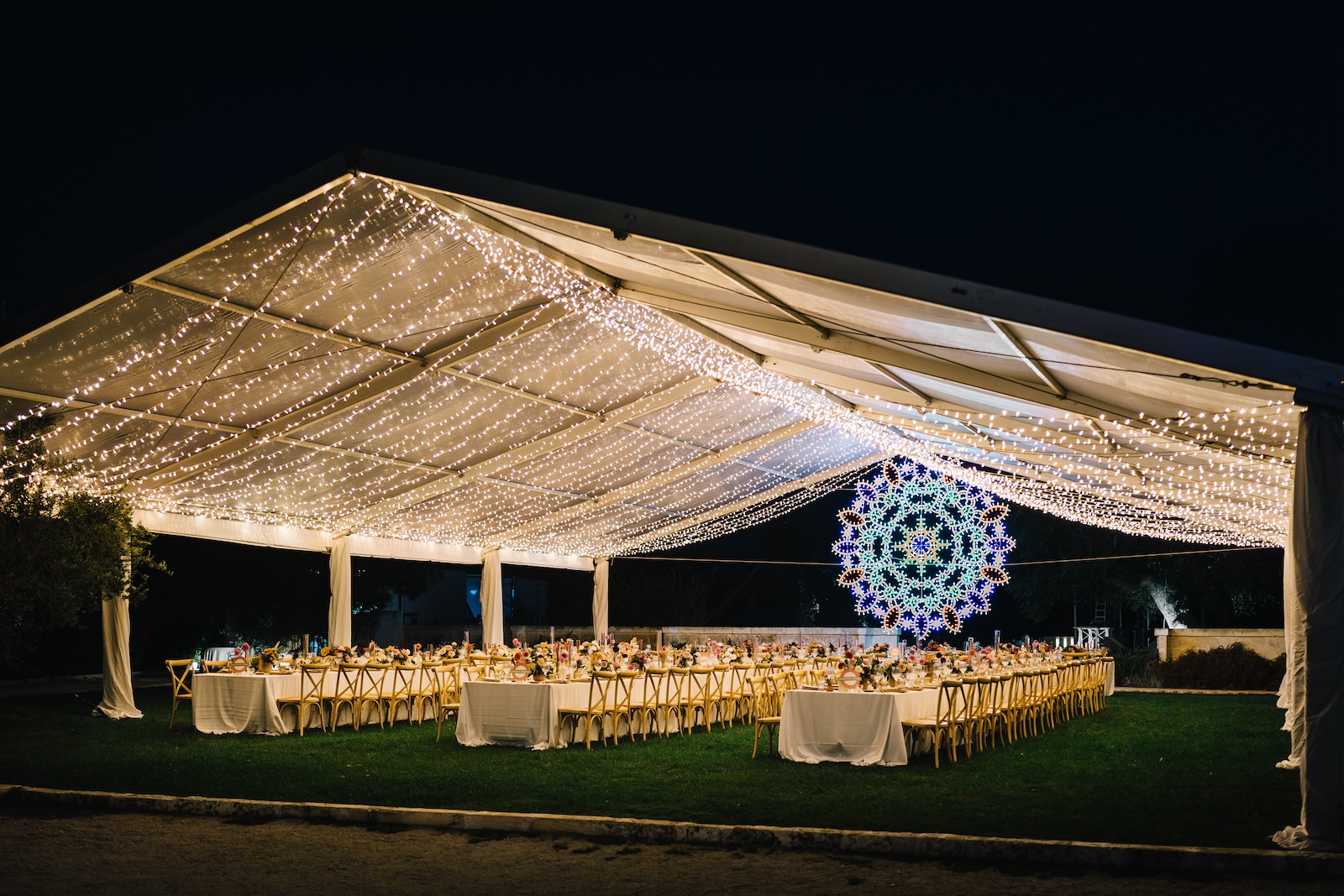 Matrimonio a Masseria San Giovanni  tensostruttura cristal rosone luminarie tavoli imperiali giardino