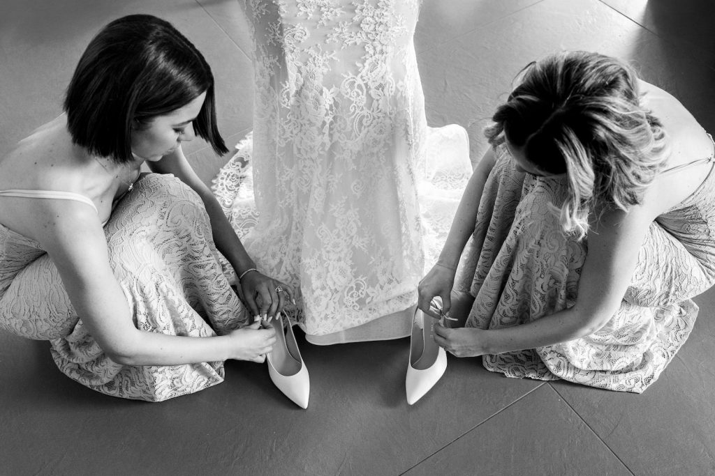 Matrimonio a Napoli con ricevimento alla Conca sul Mare
vestizione sposa
abito da sposa
atelier emè