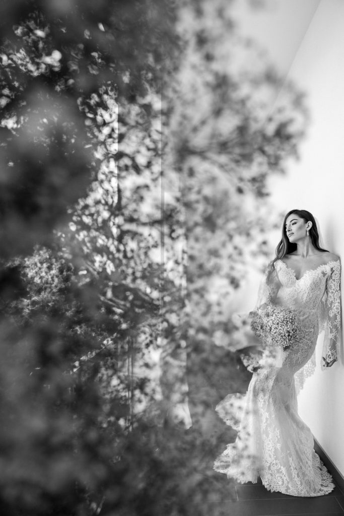Matrimonio a Napoli con ricevimento alla Conca sul Mare
vestizione sposa
abito da sposa
atelier emè
ritratto sposa 
