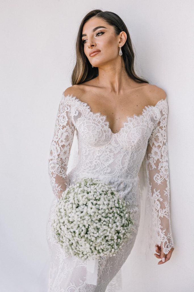 Matrimonio a Napoli con ricevimento alla Conca sul Mare
vestizione sposa
abito da sposa
atelier emè
ritratto sposa 
