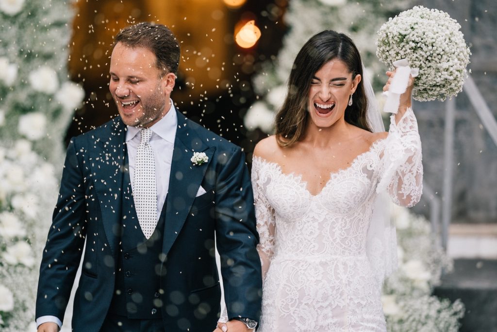 Matrimonio a Napoli con ricevimento alla Conca sul Mare
ingresso sposa
lancio del riso
l'eleganza dei fiori
gisena morra wedding planner
rito religioso
