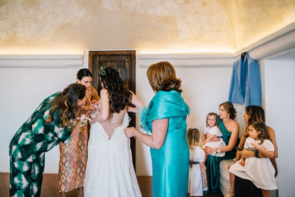 Matrimonio a Masseria San Lorenzo 
preparazione sposa
getting ready
simpson
make up sposa
vestizione sposa 
abito bianco
bride to be