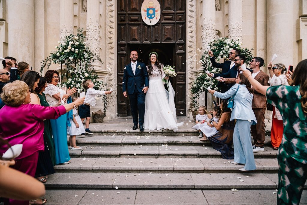 Matrimonio a Masseria San Lorenzo 
lecce
cattedrale di lecce
ingresso in chiesa sposa
rito religioso
lancio del riso