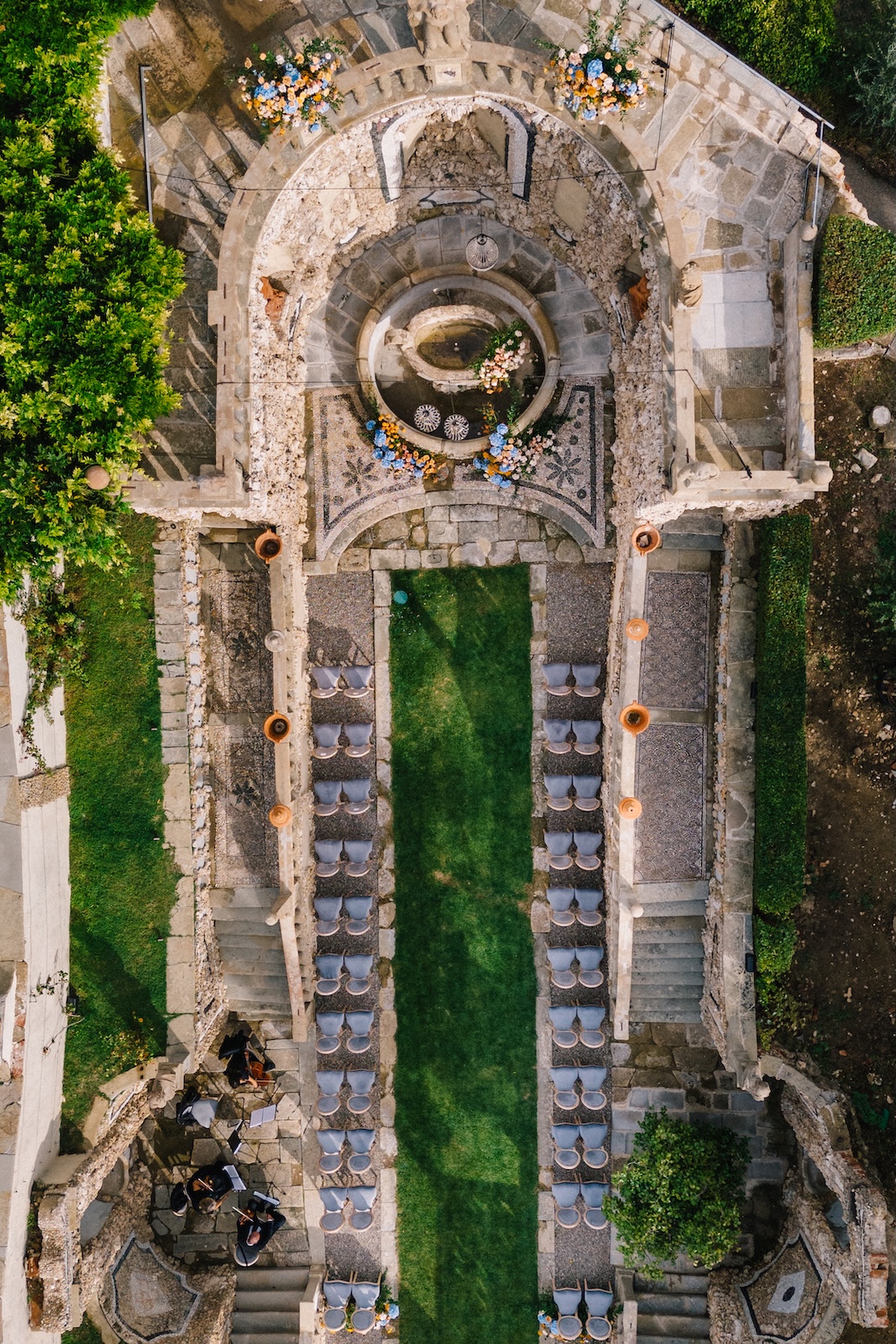 Matrimonio a Villa Gamberaia in Toscana
drone view 
ceremony setting