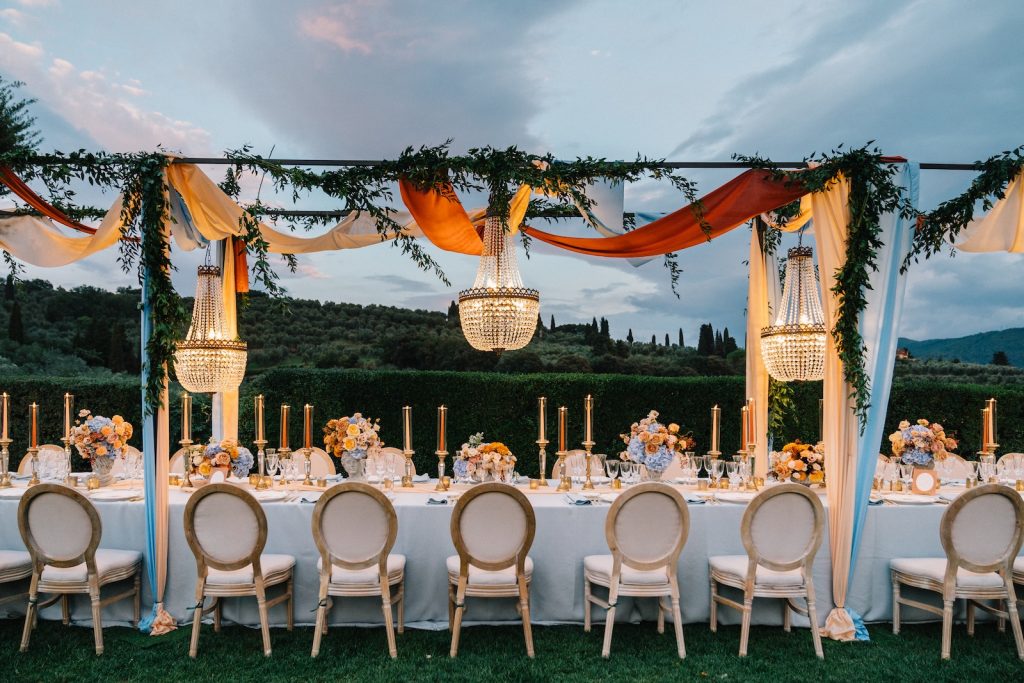 Matrimonio a Villa Gamberaia in Toscana
dinner setting
table setting chechic wedding