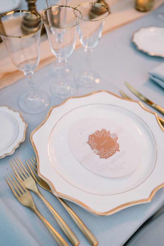 Matrimonio a Villa Gamberaia in Toscana
dinner setting
table setting chechic wedding