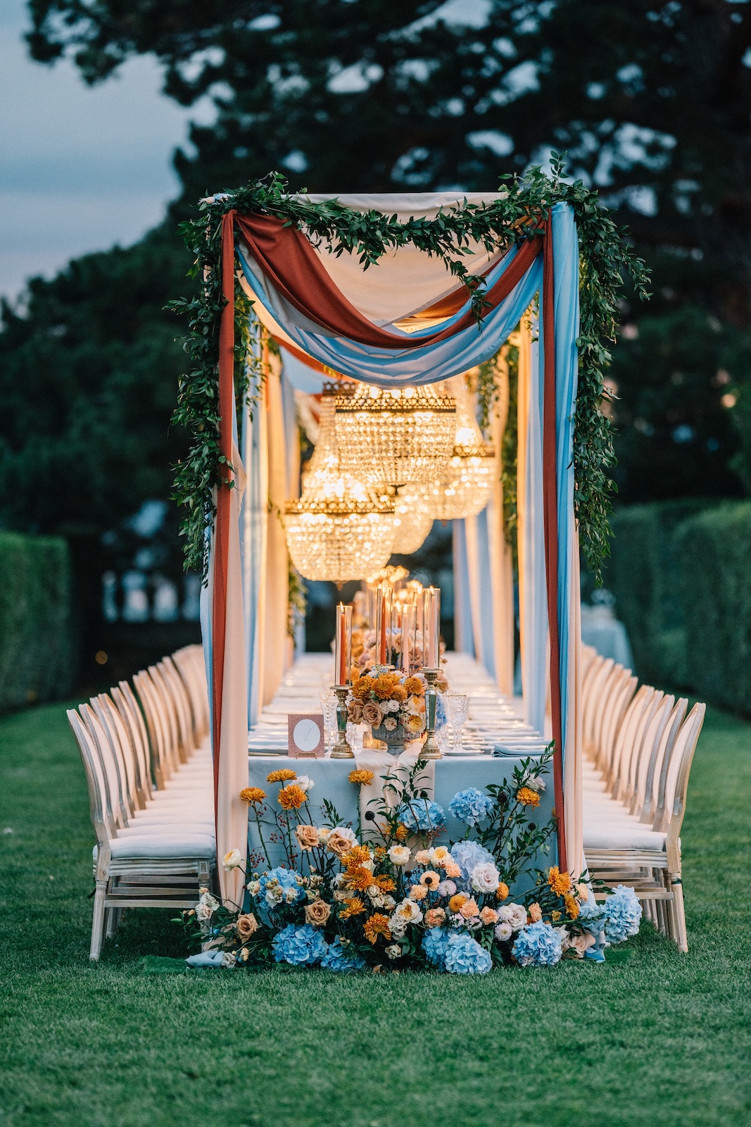 Matrimonio a Villa Gamberaia in Toscana
dinner setting
table setting chechic wedding