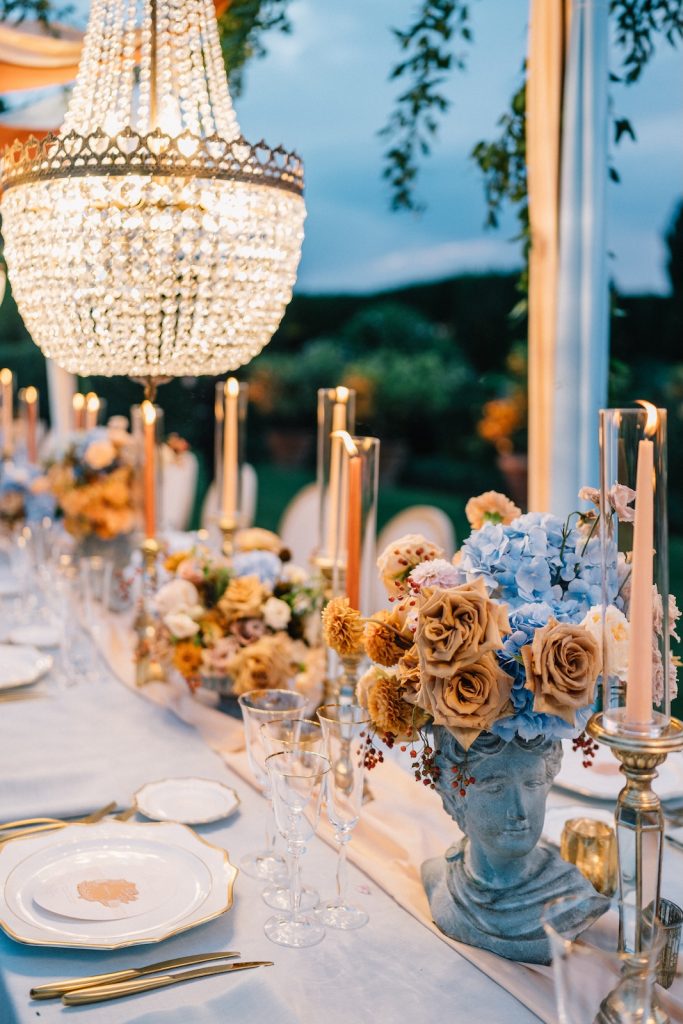 Matrimonio a Villa Gamberaia in Toscana
dinner setting
table setting chechic wedding