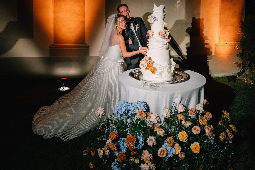 Matrimonio a Villa Gamberaia in Toscana
cake cut