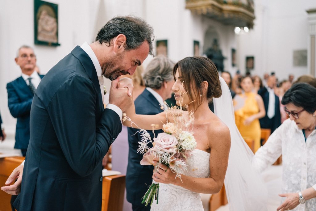 Wedding in Masseria Aura Terrae Polignano a Mare
monopoli
rito cattolico
chiesa di monopoli
ingresso sposa