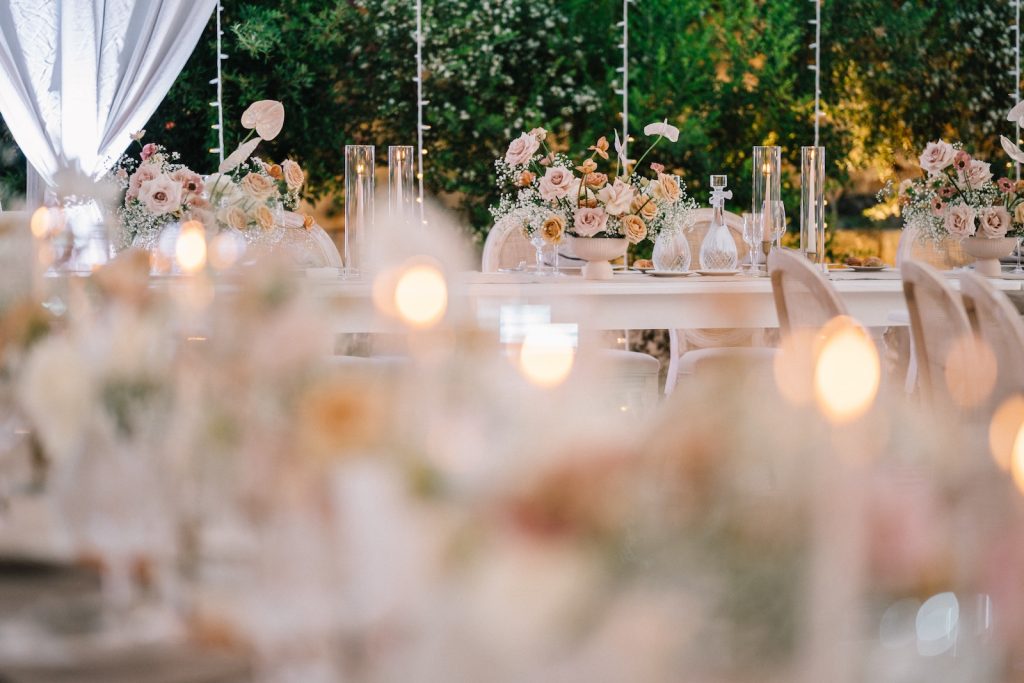 Matrimonio a Masseria Torre Coccaroiaia giangrandeflower addictedallestimenti florealitable settingcena di matrimoniocolore rosa e pesca