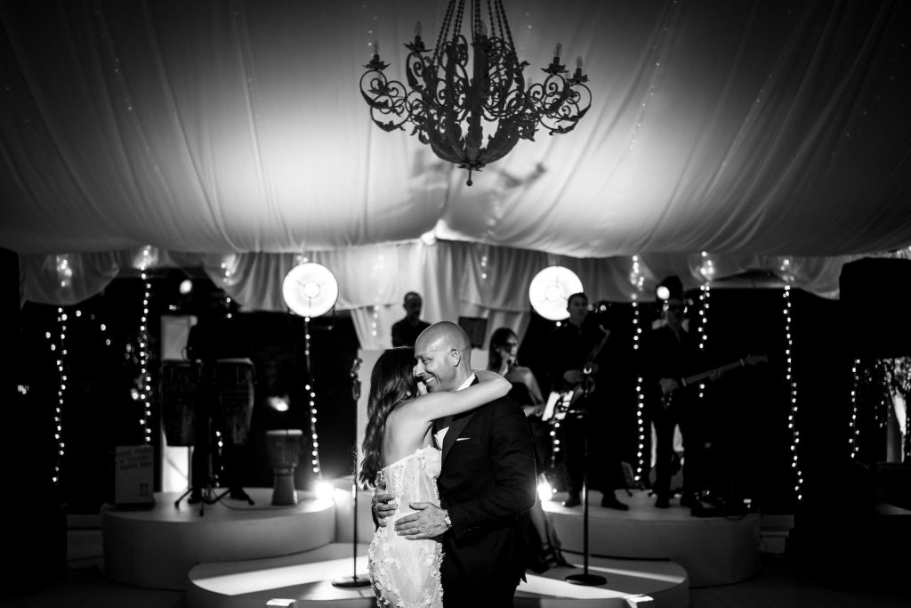 Matrimonio a Masseria Torre Coccaroprimo ballobianco e nero