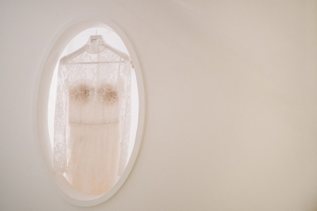 Matrimonio invernale a Borgo Egnaziale spose di giòabito biancoabito da sposa